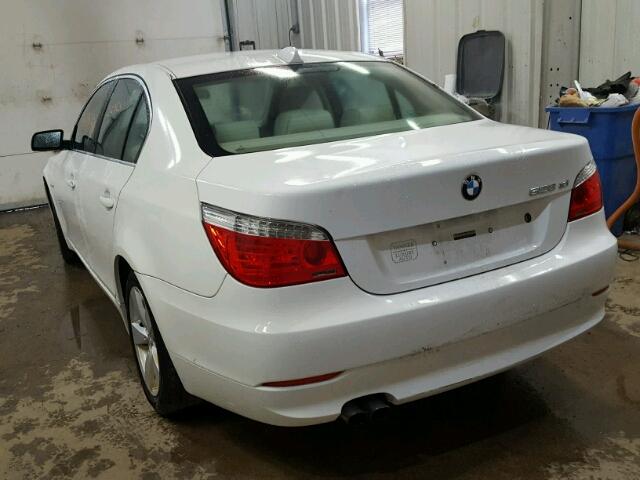 WBANV13598CZ56699 - 2008 BMW 528 XI WHITE photo 3