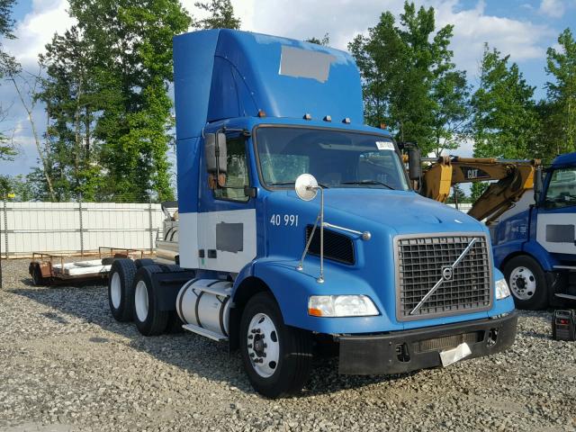 4V4MC9GF64N361110 - 2004 VOLVO VN VNM BLUE photo 1