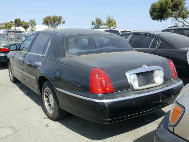 1LNHM82W02Y631631 - 2002 LINCOLN TOWN CAR S BLACK photo 3