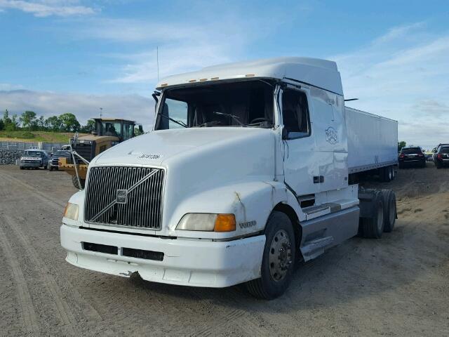 4VG7DEPG0WN743070 - 1998 VOLVO VN WHITE photo 2