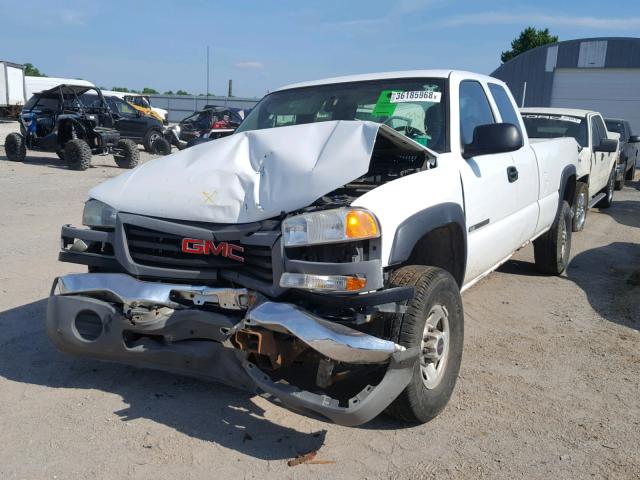 1GTHC29U95E131093 - 2005 GMC SIERRA C25 WHITE photo 2