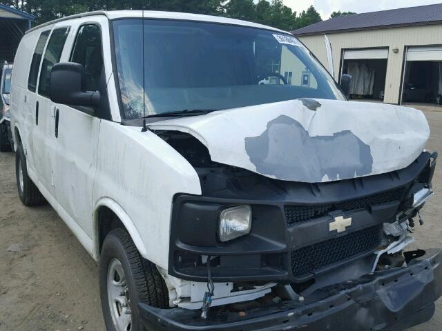 1GCGG25V571182454 - 2007 CHEVROLET EXPRESS G2 WHITE photo 1