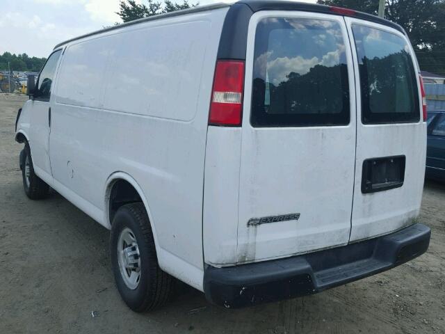 1GCGG25V571182454 - 2007 CHEVROLET EXPRESS G2 WHITE photo 3