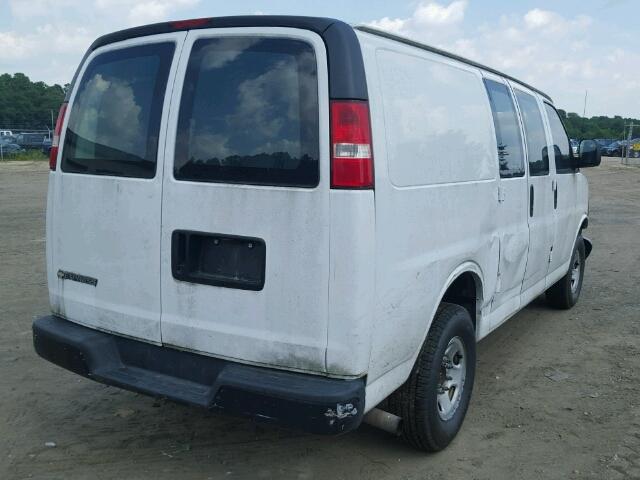 1GCGG25V571182454 - 2007 CHEVROLET EXPRESS G2 WHITE photo 4