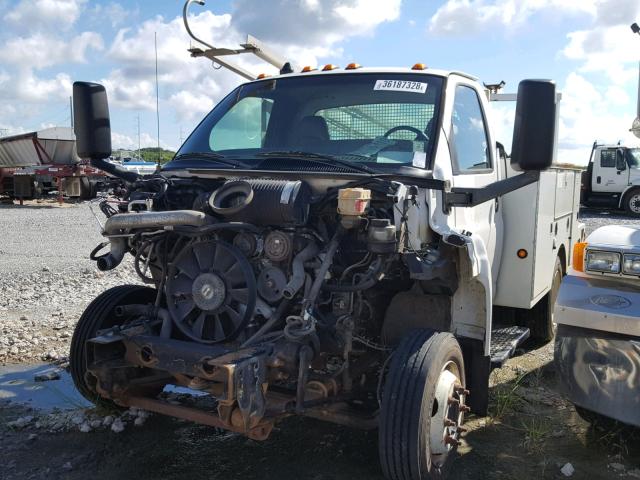 1GBC4C1245F532914 - 2005 CHEVROLET C4500 C4C0 WHITE photo 2