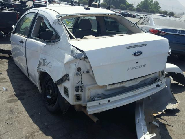 1FAHP32N78W245613 - 2008 FORD FOCUS S/SE WHITE photo 3