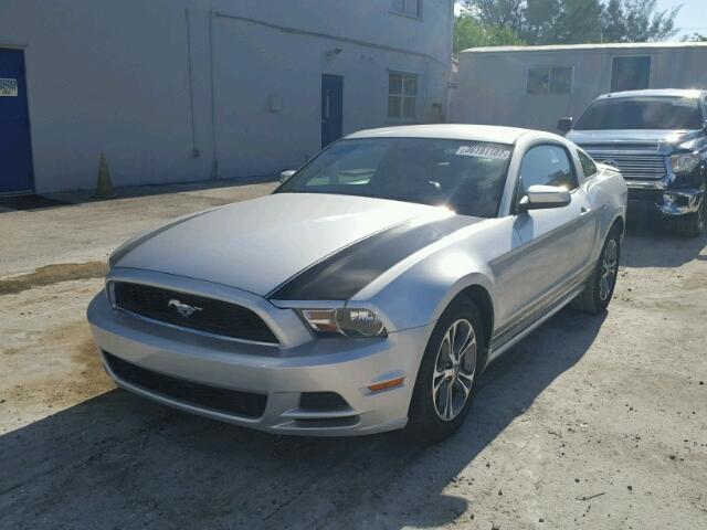1ZVBP8AM5E5295110 - 2014 FORD MUSTANG SILVER photo 2