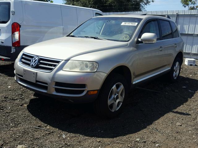 WVGBG77L65D002635 - 2005 VOLKSWAGEN TOUAREG 3. BEIGE photo 2