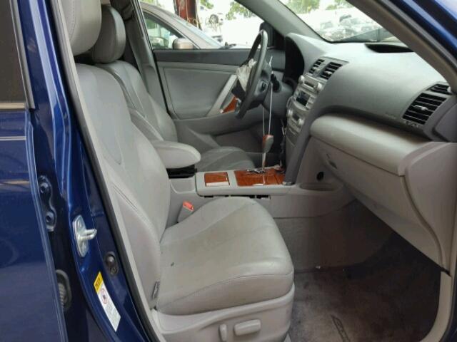 4T4BF3EK1AR050114 - 2010 TOYOTA CAMRY BASE BLUE photo 5