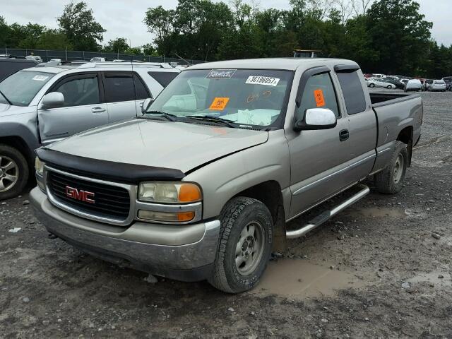 1GTEK19VXYE234519 - 2000 GMC NEW SIERRA SILVER photo 2