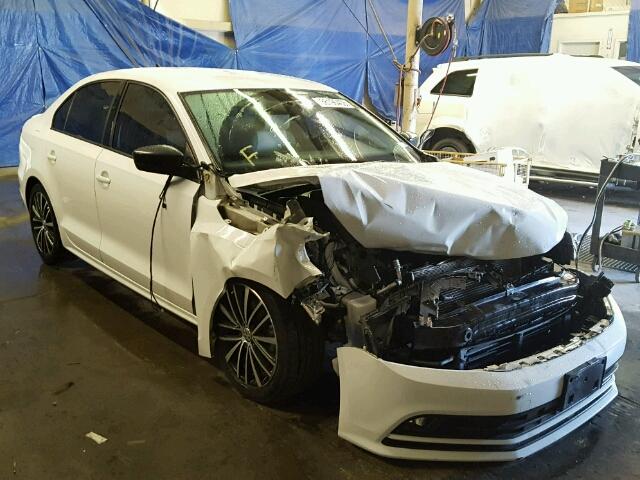 3VWD17AJ3GM269208 - 2016 VOLKSWAGEN JETTA SPOR WHITE photo 1