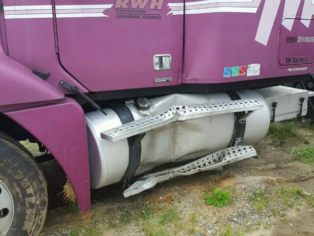 1FUJA6CG13LK59413 - 2003 FREIGHTLINER CONVENTION PURPLE photo 9