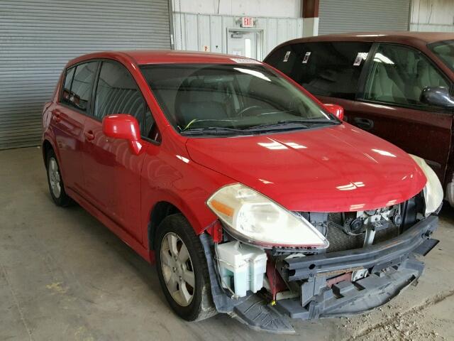 3N1BC13E58L390527 - 2008 NISSAN VERSA RED photo 1