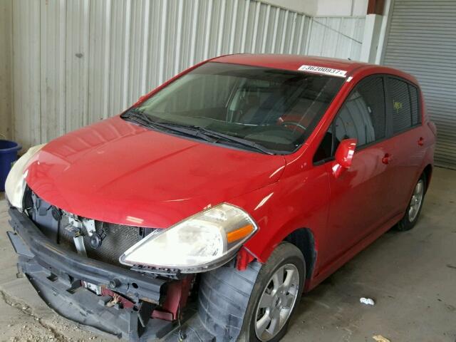 3N1BC13E58L390527 - 2008 NISSAN VERSA RED photo 2