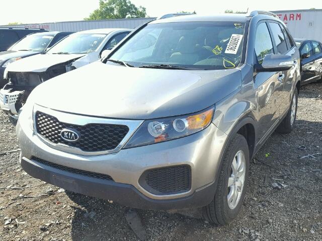 5XYKT4A22DG323120 - 2013 KIA SORENTO LX GRAY photo 2