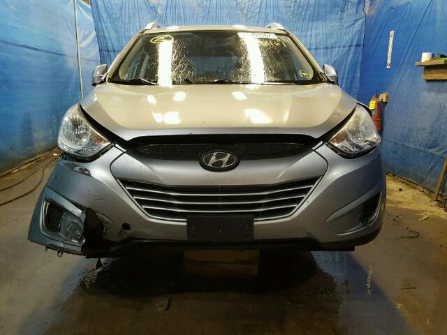 KM8JU3ACXBU171879 - 2011 HYUNDAI TUCSON GLS SILVER photo 9