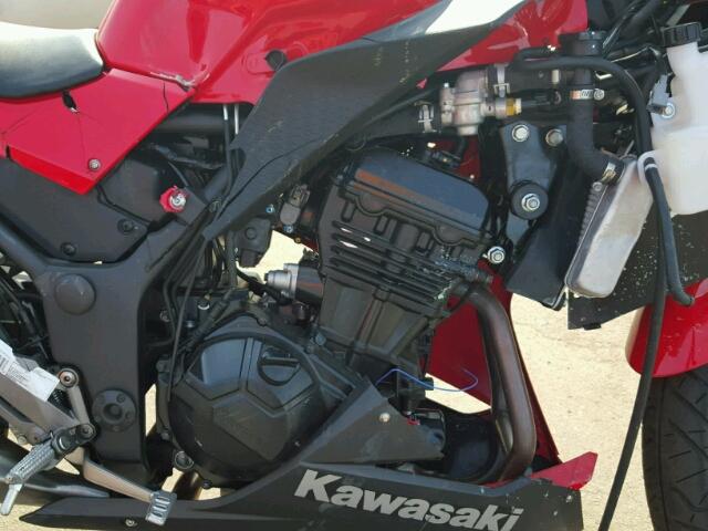 JKAEX8B12GDA32616 - 2016 KAWASAKI EX300 B RED photo 7