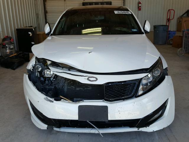 5XXGR4A64CG068710 - 2012 KIA OPTIMA SX WHITE photo 9