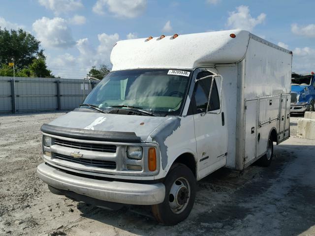 1GBJG31R7Y1226934 - 2000 CHEVROLET C3500 WHITE photo 2