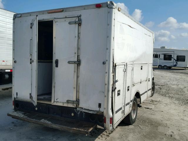 1GBJG31R7Y1226934 - 2000 CHEVROLET C3500 WHITE photo 4