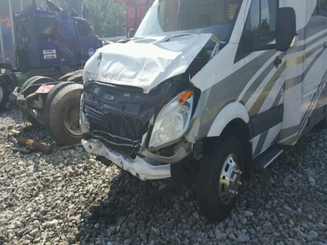 WDXPF445389371406 - 2008 DODGE SPRINTER 3 WHITE photo 9