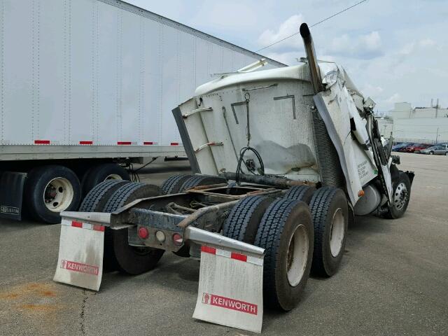 1FUJBBAS91LH75080 - 2001 FREIGHTLINER CONVENTION WHITE photo 4