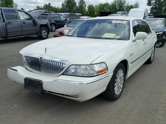 1LNHM85W24Y629247 - 2004 LINCOLN TOWN CAR U WHITE photo 2