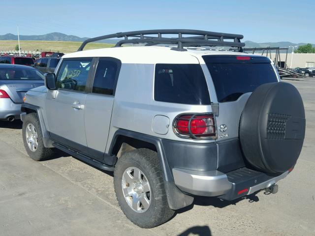 JTEBU11F270067601 - 2007 TOYOTA FJ CRUISER SILVER photo 3