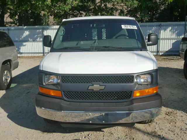 1GCWGGCA7E1146190 - 2014 CHEVROLET EXPRESS G2 WHITE photo 9