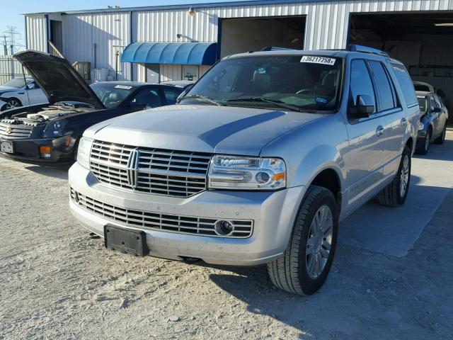 5LMJJ2H57BEJ08689 - 2011 LINCOLN NAVIGATOR SILVER photo 2