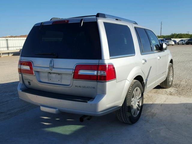 5LMJJ2H57BEJ08689 - 2011 LINCOLN NAVIGATOR SILVER photo 4
