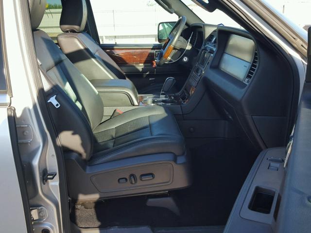 5LMJJ2H57BEJ08689 - 2011 LINCOLN NAVIGATOR SILVER photo 5