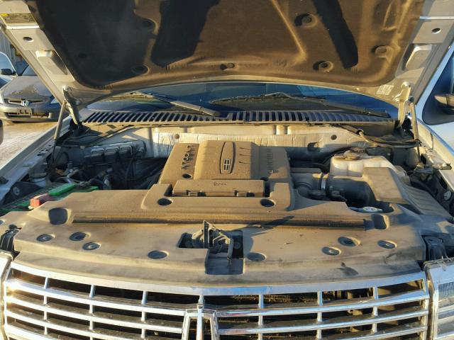 5LMJJ2H57BEJ08689 - 2011 LINCOLN NAVIGATOR SILVER photo 7