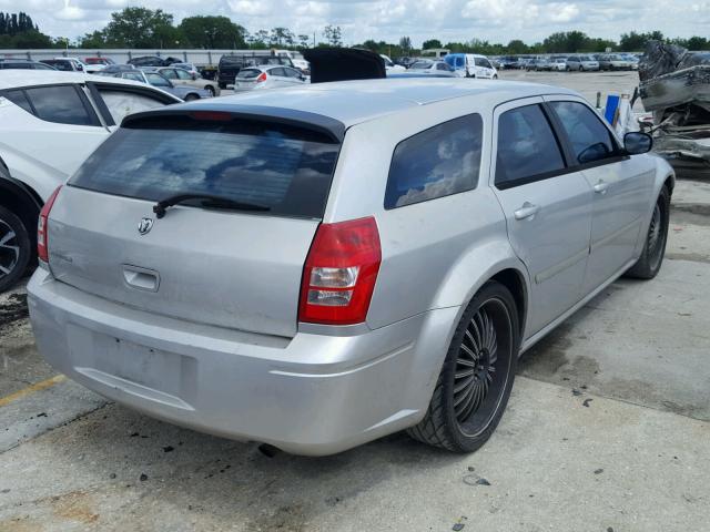 2D8FV48T75H629485 - 2005 DODGE MAGNUM SE SILVER photo 4