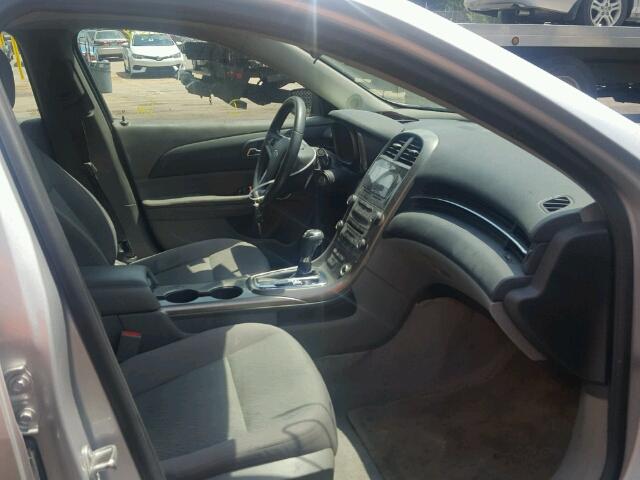 1G11A5SA0DF223851 - 2013 CHEVROLET MALIBU LS ვერცხლისფერი ფოტო 5