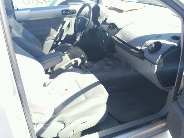 3VWED21C41M477069 - 2001 VOLKSWAGEN NEW BEETLE 银色 照片 5
