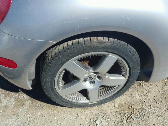 3VWED21C41M477069 - 2001 VOLKSWAGEN NEW BEETLE 银色 照片 9