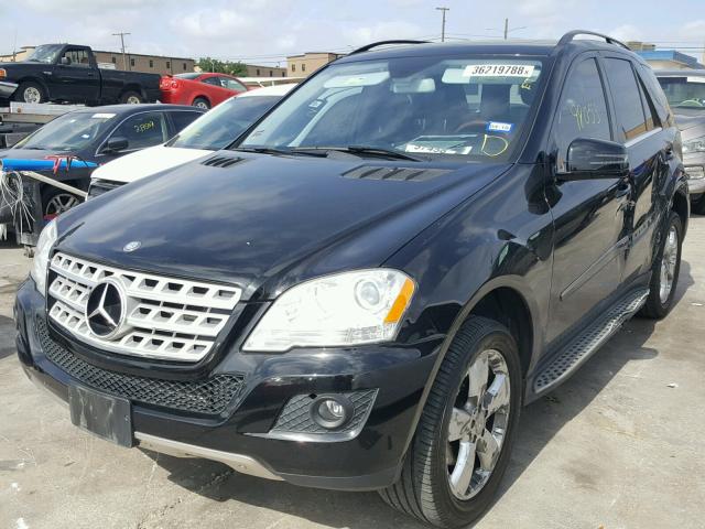 4JGBB8GB5BA689101 - 2011 MERCEDES-BENZ ML 350 4MA BLACK photo 2