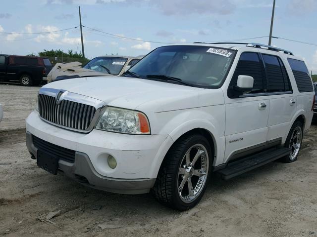 5LMFU28R03LJ27355 - 2003 LINCOLN NAVIGATOR WHITE photo 2
