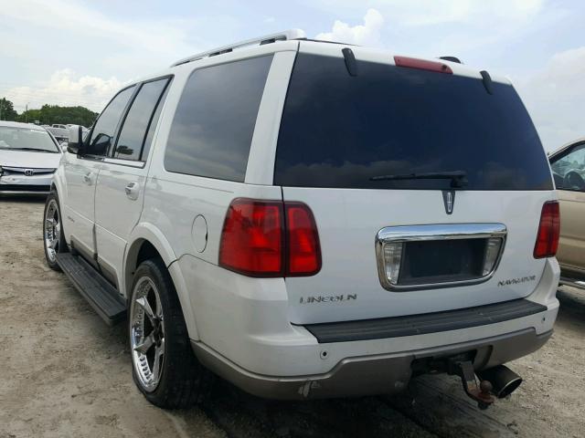 5LMFU28R03LJ27355 - 2003 LINCOLN NAVIGATOR WHITE photo 3