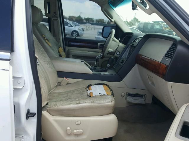 5LMFU28R03LJ27355 - 2003 LINCOLN NAVIGATOR WHITE photo 5