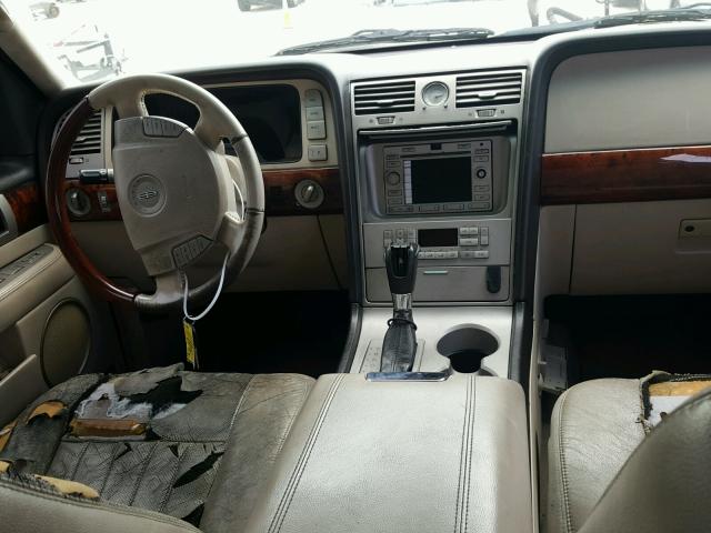 5LMFU28R03LJ27355 - 2003 LINCOLN NAVIGATOR WHITE photo 9