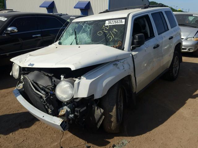 1J8FF28W07D395077 - 2007 JEEP PATRIOT SP WHITE photo 2