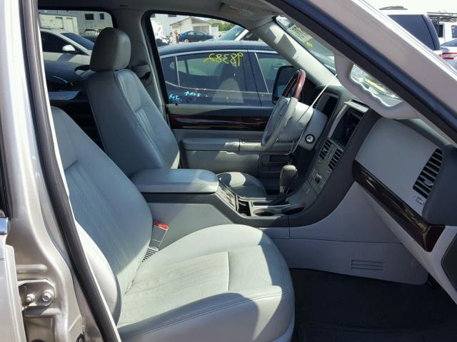 5LMEU68H14ZJ47333 - 2004 LINCOLN AVIATOR 银色 照片 5