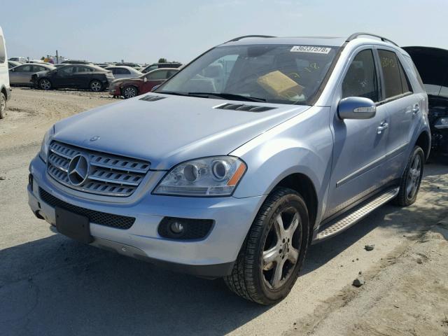 4JGBB86E57A289140 - 2007 MERCEDES-BENZ ML 350 SILVER photo 2