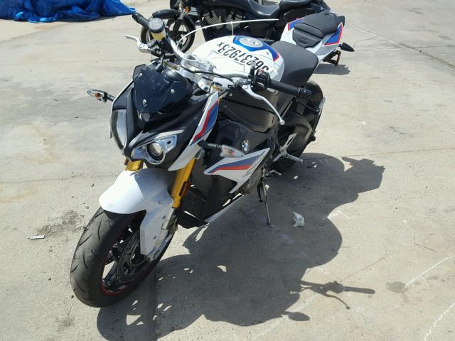 WB10D6206HZ761950 - 2017 BMW S 1000 R WHITE photo 2