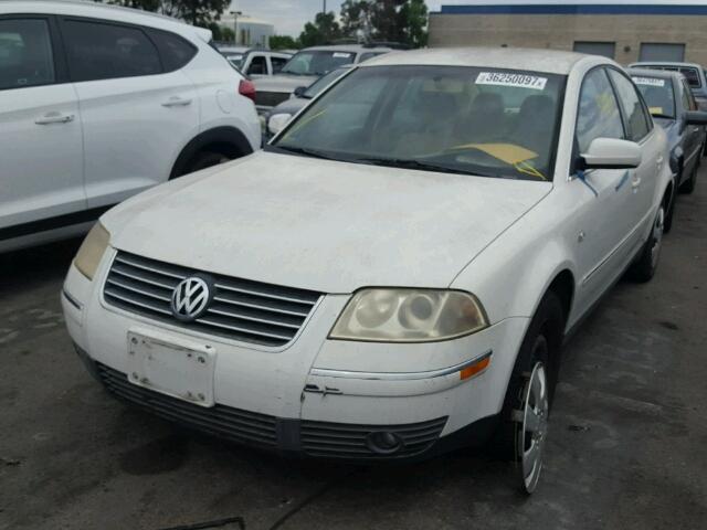 WVWPD63BX2P124273 - 2002 VOLKSWAGEN PASSAT GLS WHITE photo 2