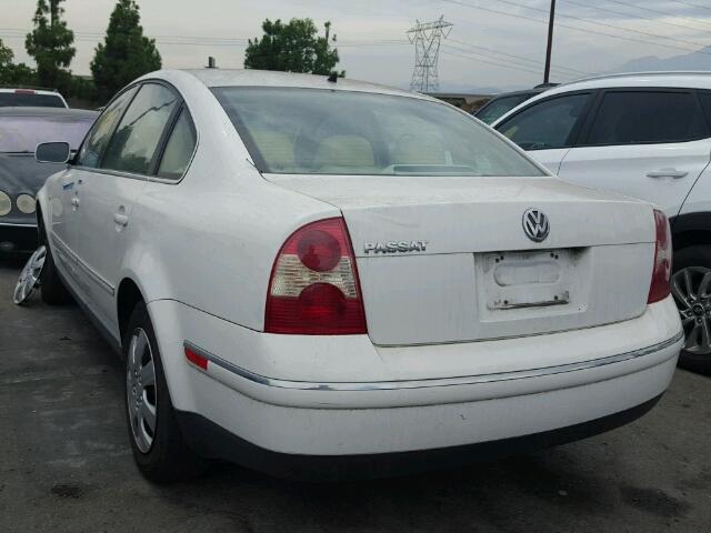 WVWPD63BX2P124273 - 2002 VOLKSWAGEN PASSAT GLS WHITE photo 3