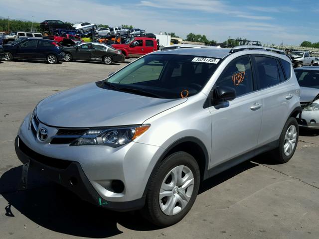 JTMBFREV5FJ050413 - 2015 TOYOTA RAV4 LE SILVER photo 2