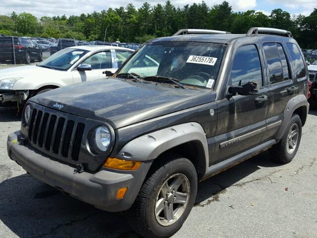 1J4GL38K86W197125 - 2006 JEEP LIBERTY RE GREEN photo 2